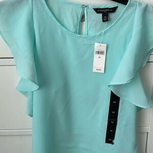 Banana Republic blouse, ruffled cap sleeves, NWT, XS, washable poly, beautiful!!
